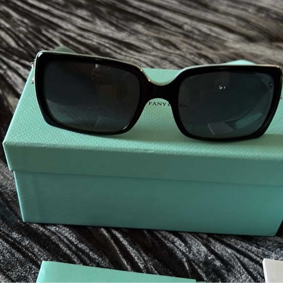 Tiffany & Co. sunglasses. - Picture 5 of 6